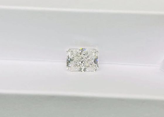 بدون رنگ 10 Mohs CVD Lab Grown Diamond Radiant Cut Design Fancy