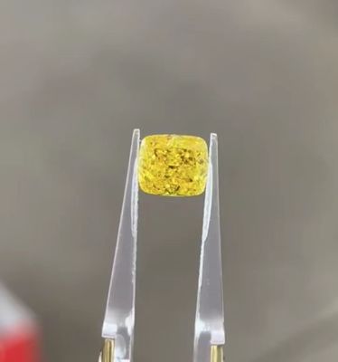 الماس های زرد تولید شده توسط آزمایشگاه تابش دار HPHT رشد 10 Mohs فانتزی زرد روشن VVS2 0.52ct