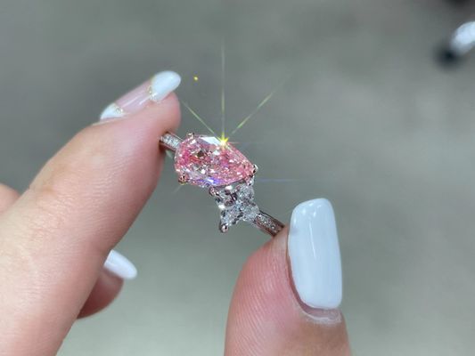 گلابي و سفيد انگور 1.5ct آزمايشگاه بالغ انسان ساخته شده الماس های مصنوعی با 18K طلایی سفید حلقه مد