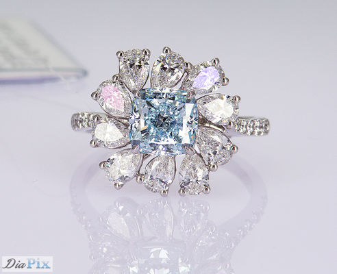 3.284ct کشن برش آسمان آبی CVD حلقه های الماس مصنوعی لوکس 18K White Gold Set