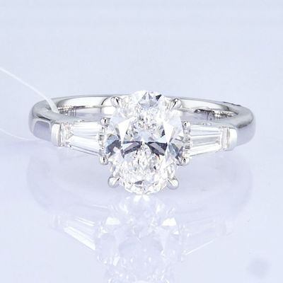 18k White Lab رشد الماس حلقه سه سنگ طراحی 1ct + D VVS2 کلاسیک طراحی شکل بیضی
